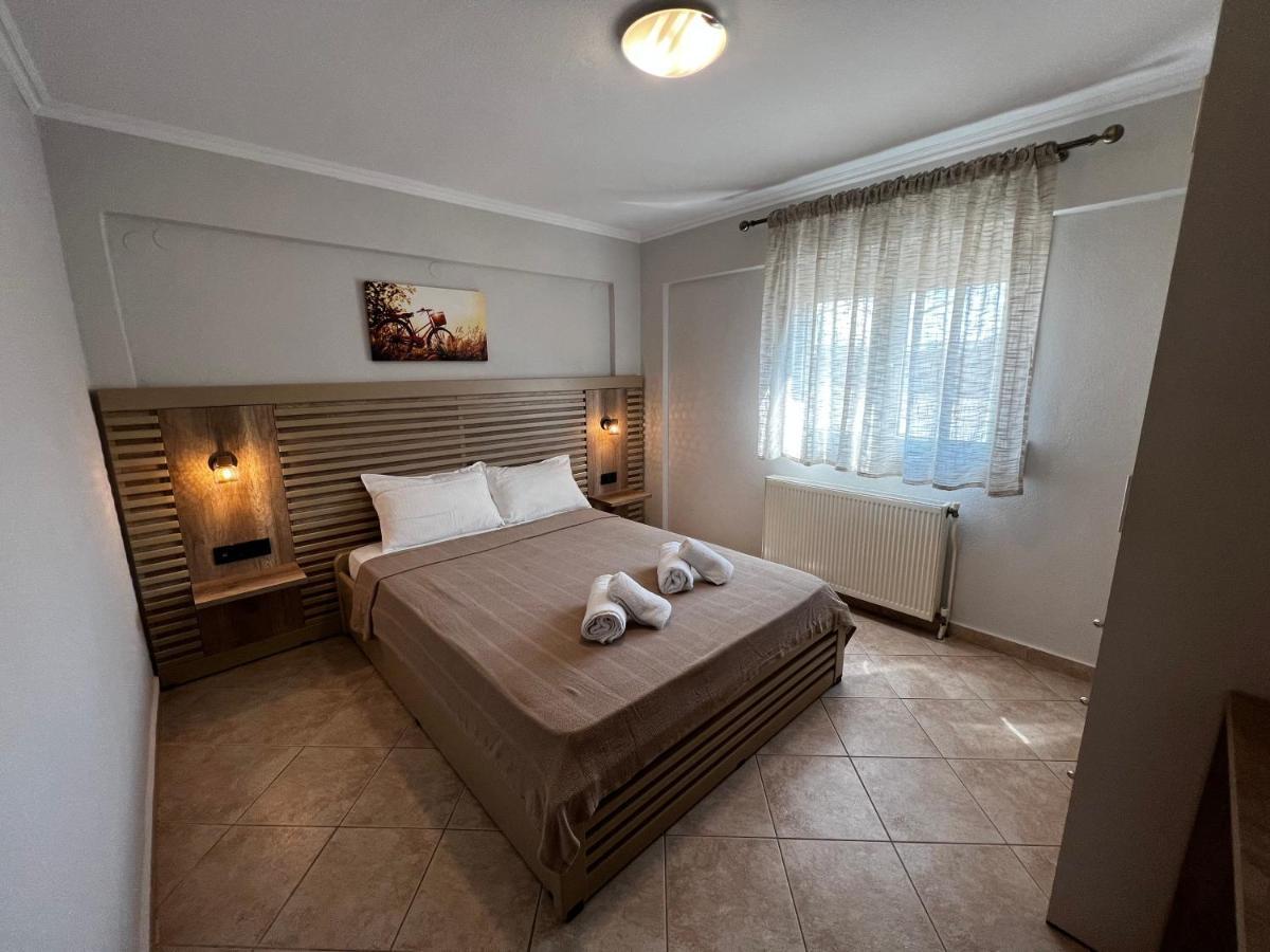 Pandora Apartments Moudhros Bagian luar foto