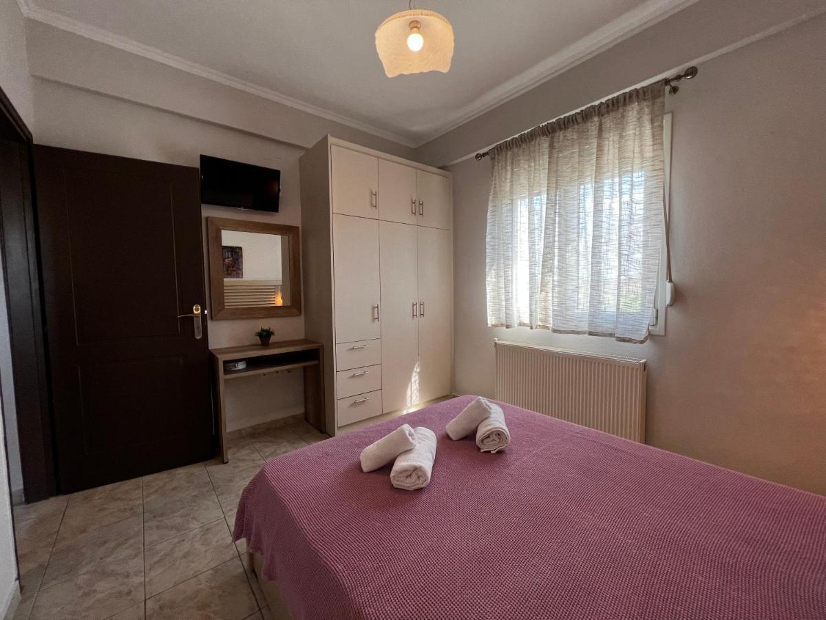 Pandora Apartments Moudhros Bagian luar foto