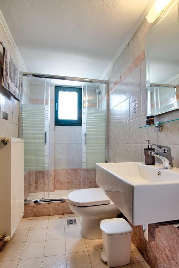 Pandora Apartments Moudhros Bagian luar foto